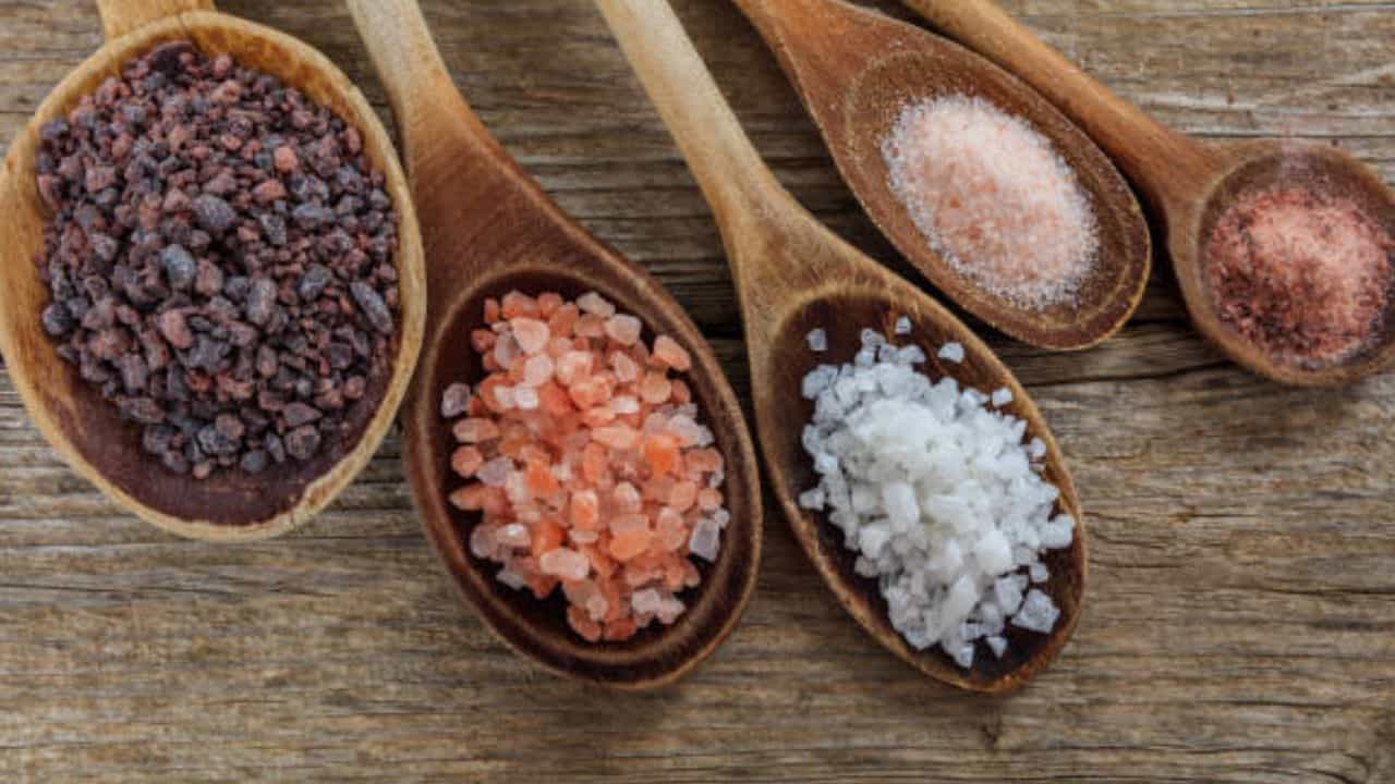 Salt: টেবিল নুন, কালো নুন ও গোলাপি রঙের পার্থক্য কী? কোনটি স্বাস্থ্যের জন্য উপকারী জানুন Salt: টেবিল নুন, কালো নুন ও গোলাপি রঙের পার্থক্য কী? কোনটি স্বাস্থ্যের জন্য উপকারী জানুন