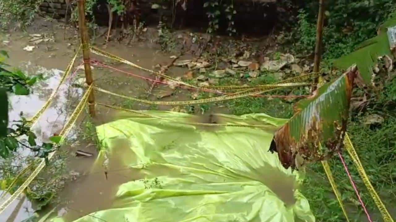 Woman Body Recover: গড়িয়ার কাছেই ডোবাতে ভাসছে মহিলার নগ্ন দেহ! আতঙ্কে এলাকাবাসী Woman Body Recover: গড়িয়ার কাছেই ডোবাতে ভাসছে মহিলার নগ্ন দেহ! আতঙ্কে এলাকাবাসী