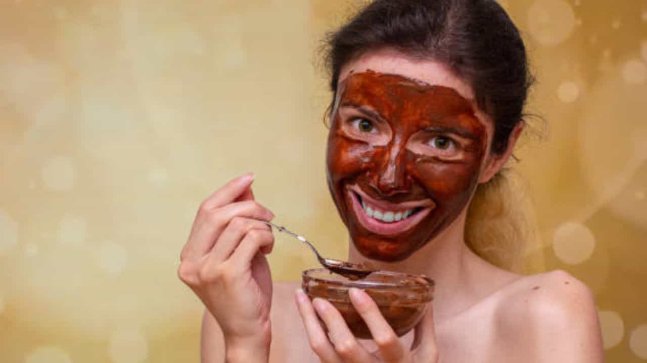 Chocolate Face Mask: ব্রণ সরে গিয়ে ত্বক হবে উজ্জ্বল, চকোলেট দিয়ে বাড়িতেই তৈরি করুন ফেসমাস্ক Chocolate Face Mask: ব্রণ সরে গিয়ে ত্বক হবে উজ্জ্বল, চকোলেট দিয়ে বাড়িতেই তৈরি করুন ফেসমাস্ক