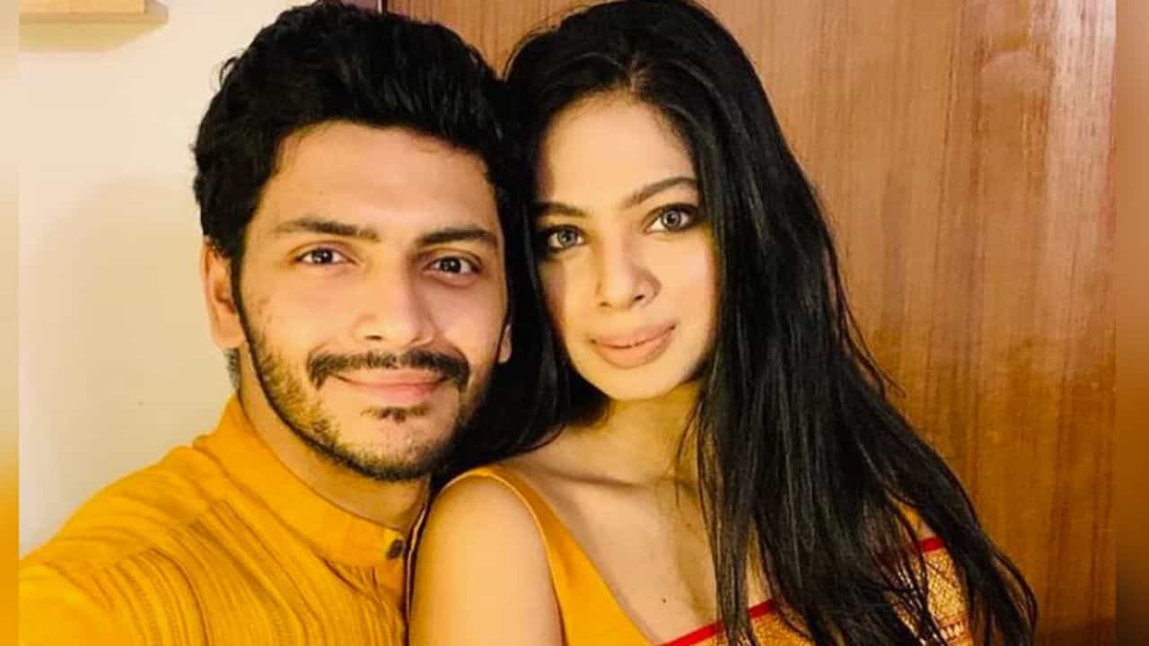 অর্জুনের পরকীয়া? এতদিন ছিলেন চুপ, এবার মাস্টারস্ট্রোক স্ত্রী সৃজার! অর্জুনের পরকীয়া? এতদিন ছিলেন চুপ, এবার মাস্টারস্ট্রোক স্ত্রী সৃজার!