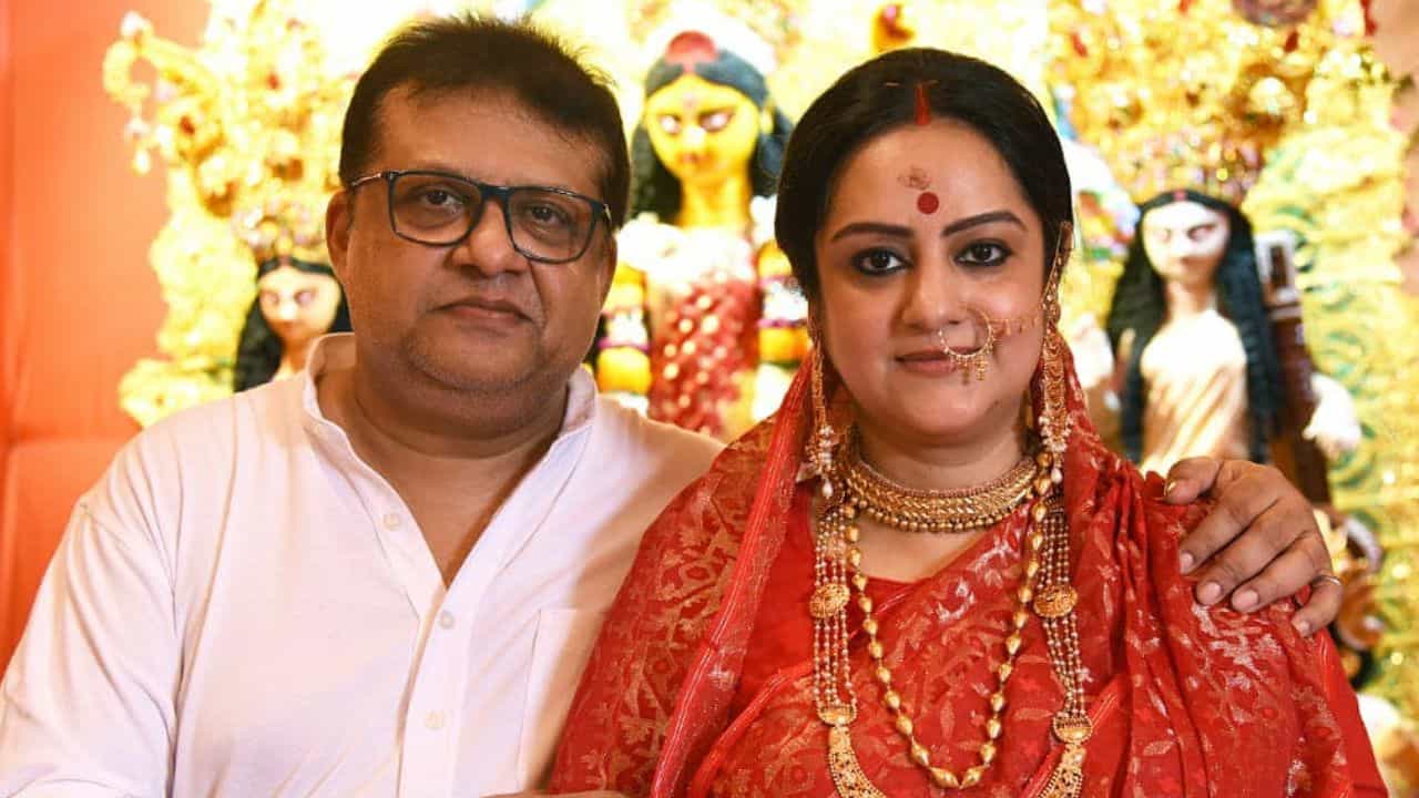 গোমাংস বিতর্কের মধ্যেই সুদীপার জীবনে আনন্দের ছোঁয়া, অবশেষে মিলল স্বস্তি? গোমাংস বিতর্কের মধ্যেই সুদীপার জীবনে আনন্দের ছোঁয়া, অবশেষে মিলল স্বস্তি?