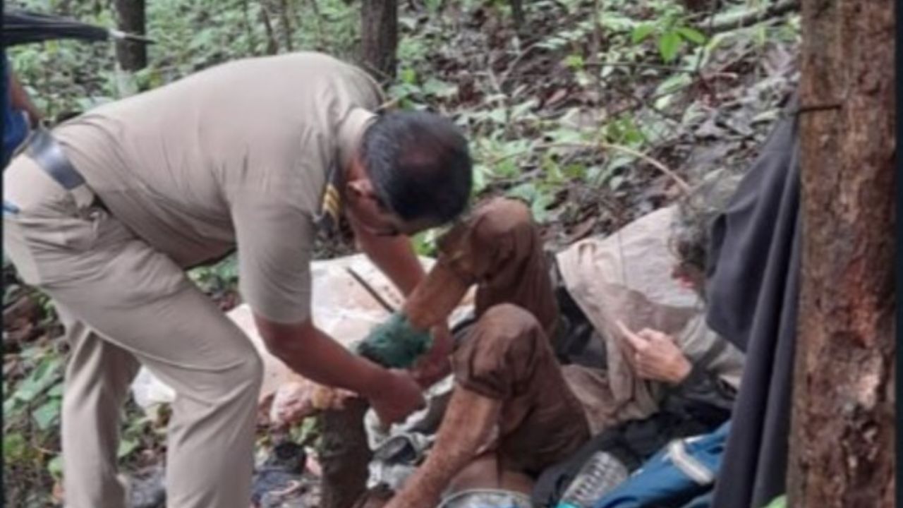 Woman found chained in Maharashtra Jungle: জঙ্গলের ভিতর থেকে গোঙানি, কাছে গিয়ে চমকে উঠলেন রাখাল