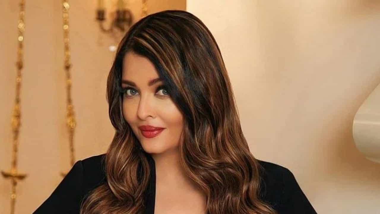 Aishwarya Rai Bachchan: বিচ্ছেদের জল্পনার মাঝেই নজরে ঐশ্বর্যের আঙুলে আংটি, তবে কি? Aishwarya Rai Bachchan: বিচ্ছেদের জল্পনার মাঝেই নজরে ঐশ্বর্যের আঙুলে আংটি, তবে কি?