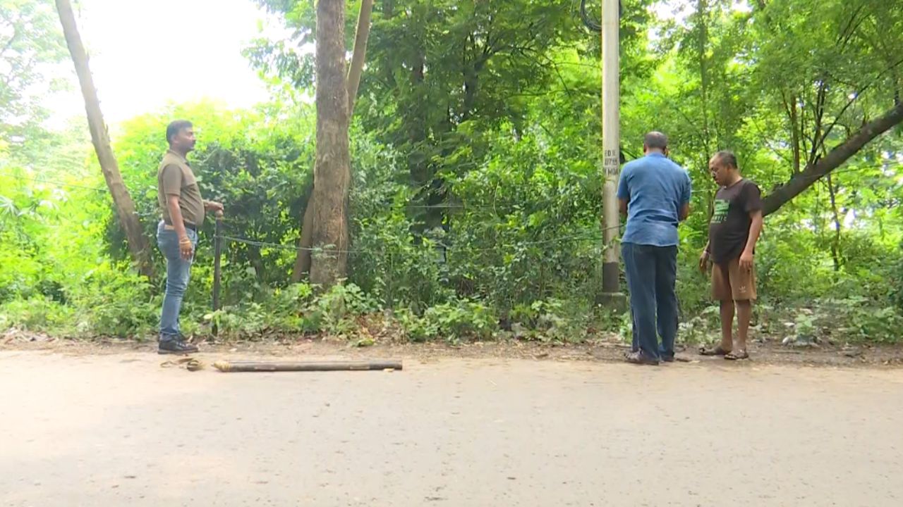 Anandapur: ঝোপের মধ্যে পড়েছিল রক্তাক্ত শরীর, আনন্দপুরে মহিলার দেহ উদ্ধার Anandapur: ঝোপের মধ্যে পড়েছিল রক্তাক্ত শরীর, আনন্দপুরে মহিলার দেহ উদ্ধার