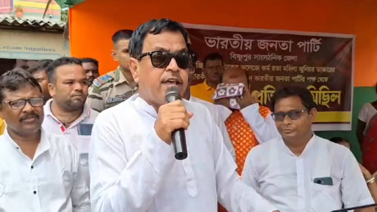 Bankura: ‘পায়খানা-প্রস্রাবে যাওয়ার রাস্তা যাতে খোলা থাকে সেইভাবে কাজ করুন’, পুলিশকে ‘হুঁশিয়ারি’ দিয়ে বিতর্কে BJP MLA