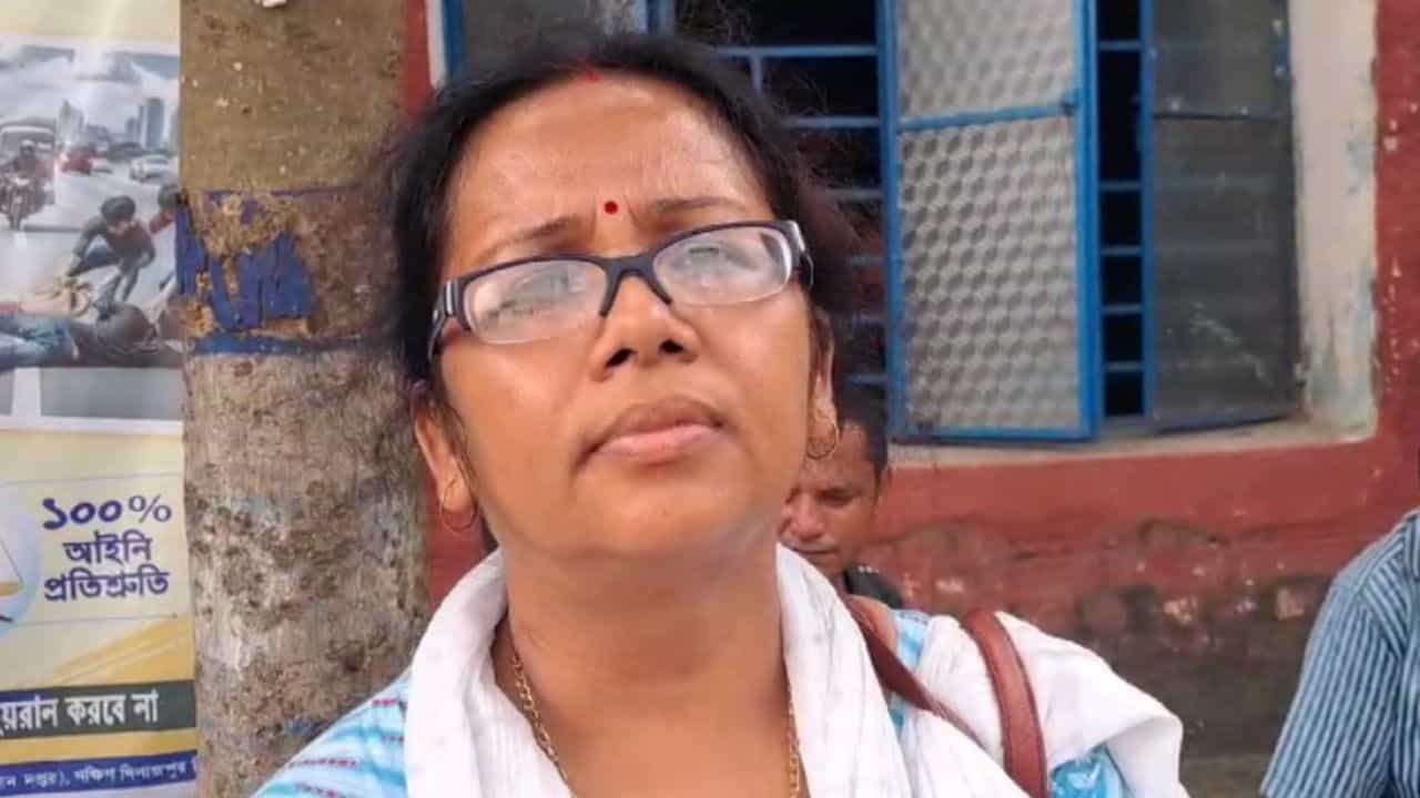 Balurghat: সাইকেল সারাই নিয়ে বচসা, তৃণমূল কাউন্সিলরের ঘাড়ে পড়ল কুড়ুলের কোপ Balurghat: সাইকেল সারাই নিয়ে বচসা, তৃণমূল কাউন্সিলরের ঘাড়ে পড়ল কুড়ুলের কোপ