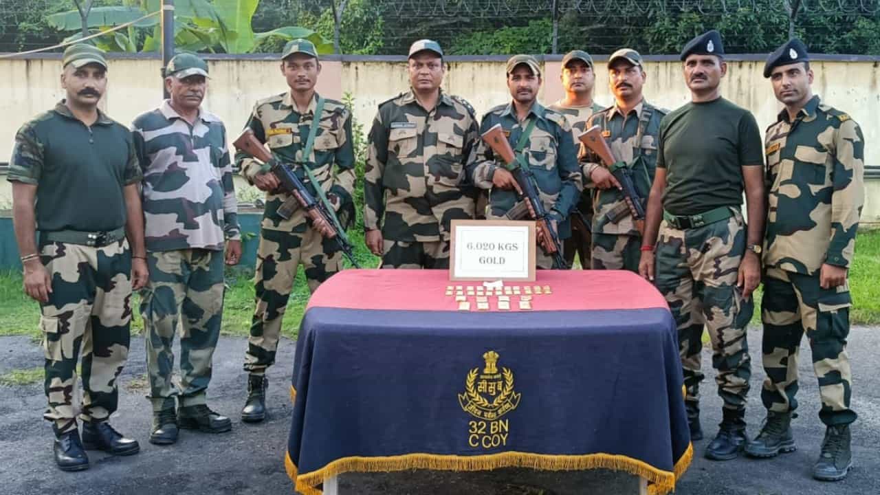 BSF: বিএসএফ জওয়ানদের উপরে হামলা, চলল গুলি, নদিয়ায় উদ্ধার প্রায় সাড়ে ৪ কোটির সোনা BSF: বিএসএফ জওয়ানদের উপরে হামলা, চলল গুলি, নদিয়ায় উদ্ধার প্রায় সাড়ে ৪ কোটির সোনা