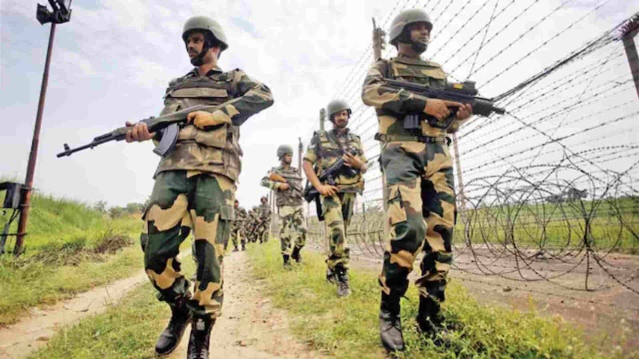 BSF: বিএসএফ বাধা দিতেই অনুপ্রবেশকারীর হামলা! পাল্টা গুলি, হাসপাতালে মৃত্যু বাংলাদেশির