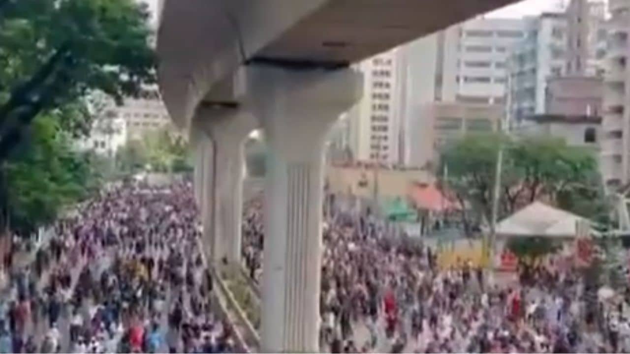 Bangladesh Protest: শহরে বিএসএফের ডিজি, কলকাতায় আসতে পারেন হাসিনার পরিবার