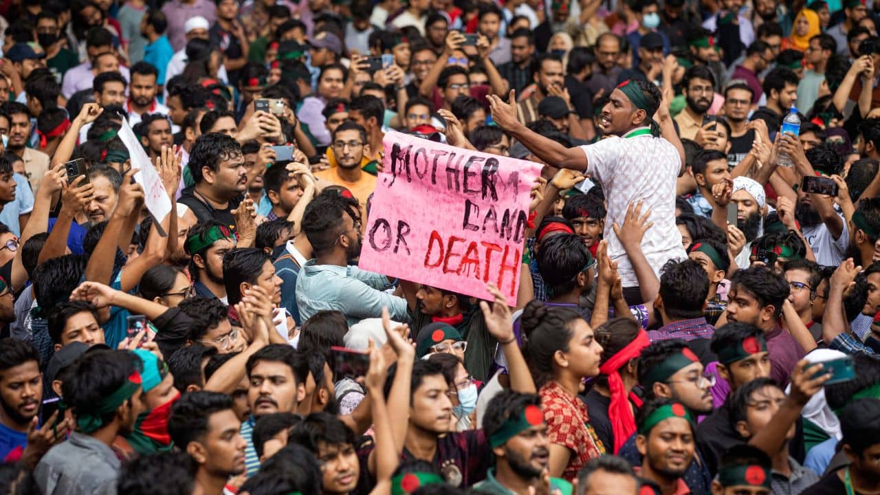 Bangladesh Protest: অসহযোগ আন্দোলনে ফের উত্তপ্ত বাংলাদেশ, ঝরল ৬ প্রাণ, বন্ধ ইন্টারনেট