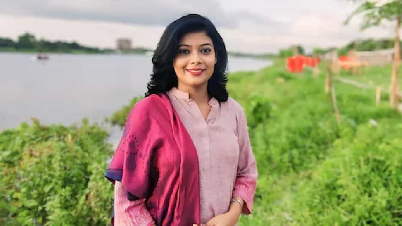 Bangladesh: ঢাকার হ্রদে ভাসছে মহিলা সাংবাদিকের লাশ! মুখ বন্ধের চেষ্টা? Bangladesh: ঢাকার হ্রদে ভাসছে মহিলা সাংবাদিকের লাশ! মুখ বন্ধের চেষ্টা?