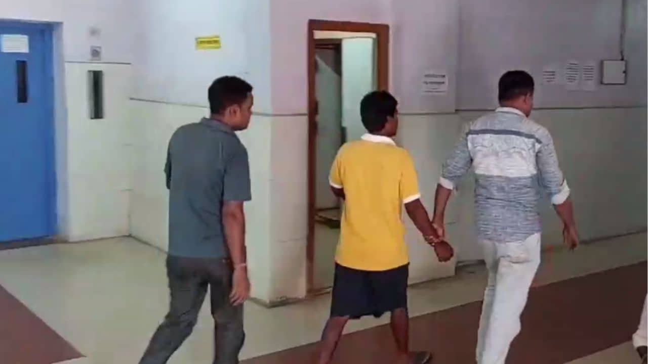 Bankura: ছাড় পাচ্ছেন না মহিলা বিচারকও! গালিগালাজ-নোংরা ইঙ্গিত করে গ্রেফতার