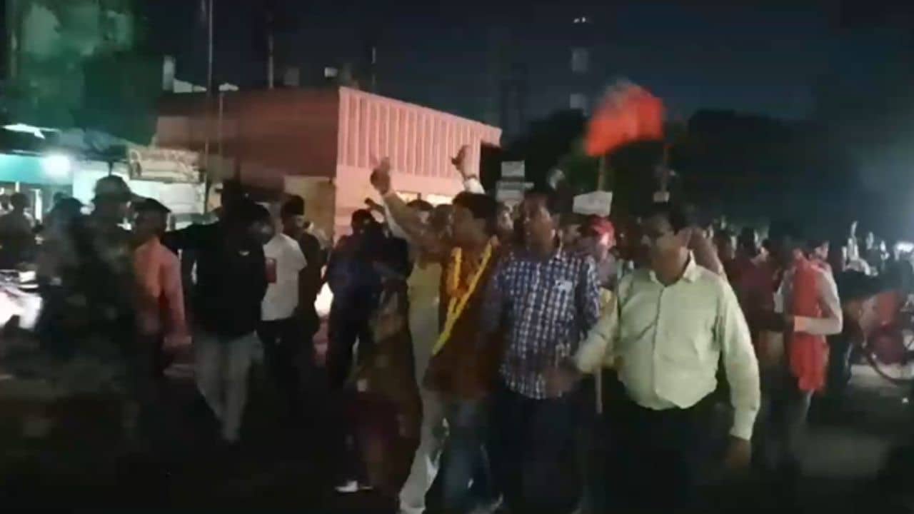 Bankura: বনধে ঝামেলায় আটক দলীয় কর্মীদের মুক্তি দিতেই ফের বিক্ষোভ বিজেপির