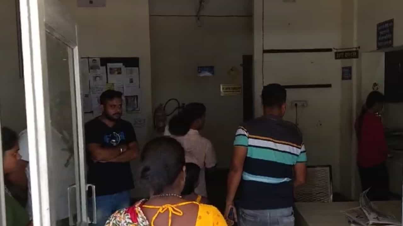 Habra Physical Assault: ৭ বছরের বাচ্চা মেয়েকে 'যৌন নির্যাতনে' অভিযুক্ত ধর্ষণের মামলায় আসামী Habra Physical Assault: ৭ বছরের বাচ্চা মেয়েকে 'যৌন নির্যাতনে' অভিযুক্ত ধর্ষণের মামলায় আসামী