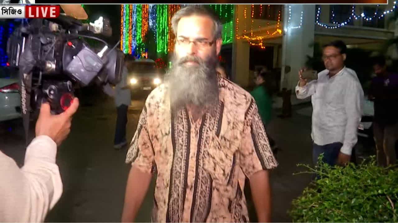 R G Kar: সেই রাতের ঘটনাক্রম জানতে আরও ৯ জনকে তলব সিবিআই-এর, মিলিয়ে দেখা হচ্ছে সন্দীপ ঘোষের বয়ান R G Kar: সেই রাতের ঘটনাক্রম জানতে আরও ৯ জনকে তলব সিবিআই-এর, মিলিয়ে দেখা হচ্ছে সন্দীপ ঘোষের বয়ান