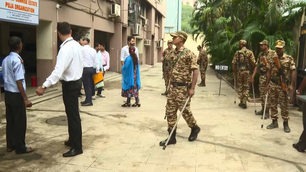 CBI Raid in RG Kar Case: সকাল থেকেই ১৫ জায়গায় অ্যাকশন! আরজি করের সুপারের কাছে গেল CBI, প্রাক্তন সুপার সঞ্জয় বশিষ্ঠের বাড়িতেও তল্লাশি CBI Raid in RG Kar Case: সকাল থেকেই ১৫ জায়গায় অ্যাকশন! আরজি করের সুপারের কাছে গেল CBI, প্রাক্তন সুপার সঞ্জয় বশিষ্ঠের বাড়িতেও তল্লাশি