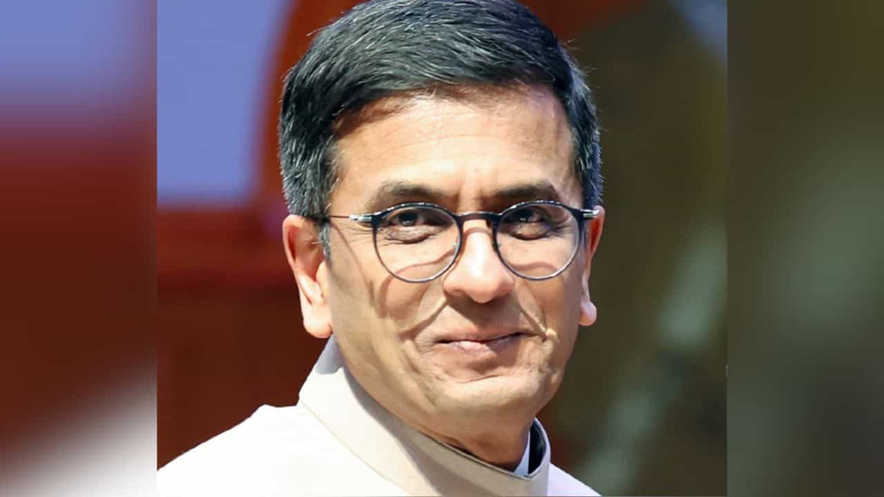 ফোনে প্রধান বিচারপতির মেসেজ ঢুকতেই সুপ্রিম কোর্টই ছুটল পুলিশের কাছে! কী এমন লেখা ছিল তাতে? ফোনে প্রধান বিচারপতির মেসেজ ঢুকতেই সুপ্রিম কোর্টই ছুটল পুলিশের কাছে! কী এমন লেখা ছিল তাতে?