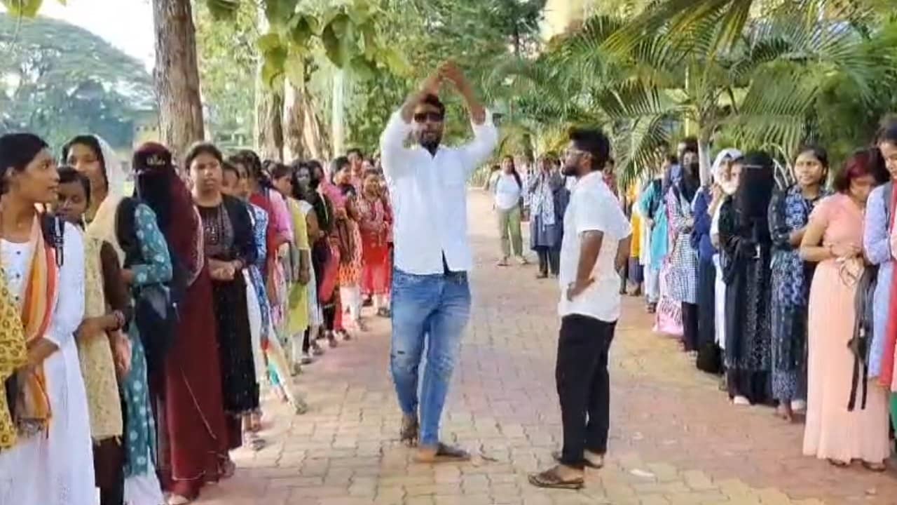 RG Kar Case: আরজি কর কাণ্ডে মিছিলের ডাক, যেতে অস্বীকার করায় ছাত্রীদের বাথরুমে আটকে রাখার অভিযোগ TMCP-র বিরুদ্ধে