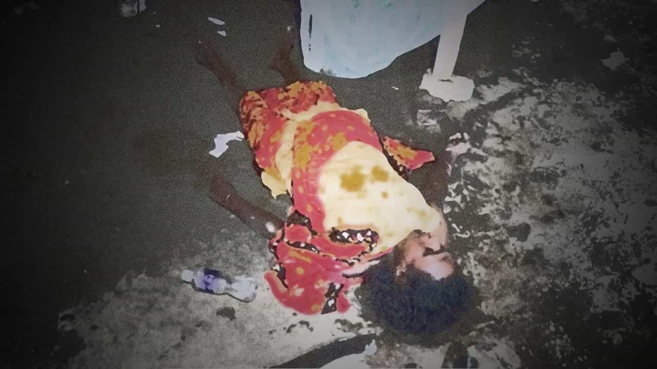 Murder: রক্ত ভাসছে ঘর, মেঝেতে পড়ে বৌদির নিথর দেহ, পুলিশ তুলে নিয়ে গেল দেওরকে Murder: রক্ত ভাসছে ঘর, মেঝেতে পড়ে বৌদির নিথর দেহ, পুলিশ তুলে নিয়ে গেল দেওরকে
