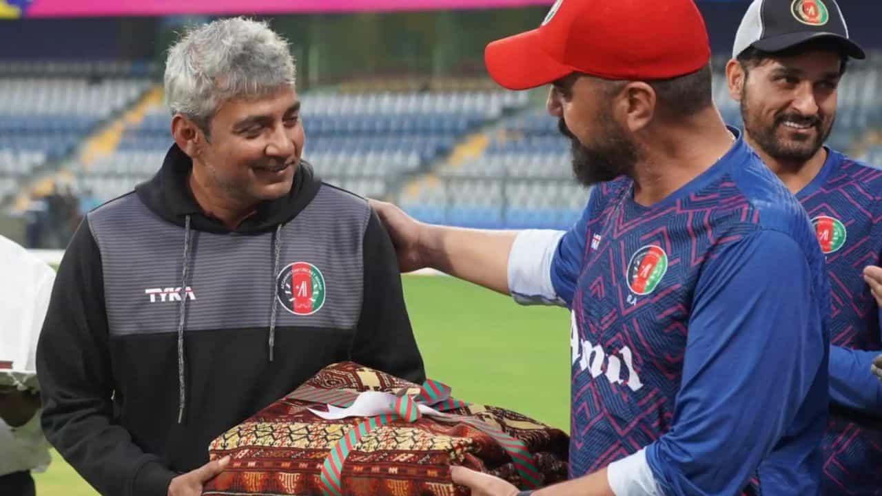 Cricket Coach: ভারতের পাঁচ ক্রিকেটার, যাঁরা অন্য দেশকে কোচিং করিয়েছেন... Cricket Coach: ভারতের পাঁচ ক্রিকেটার, যাঁরা অন্য দেশকে কোচিং করিয়েছেন...