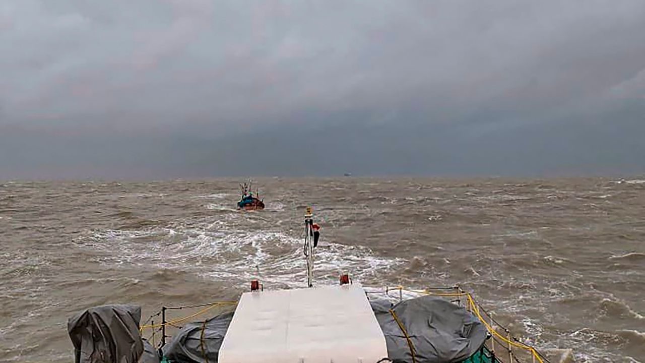 Cyclone Asna: নাম দিয়েছে পাকিস্তান, ৪৮ বছরে এমন ঘূর্ণিঝড় কখনও হয়নি! ধেয়ে আসছে 'আসনা'