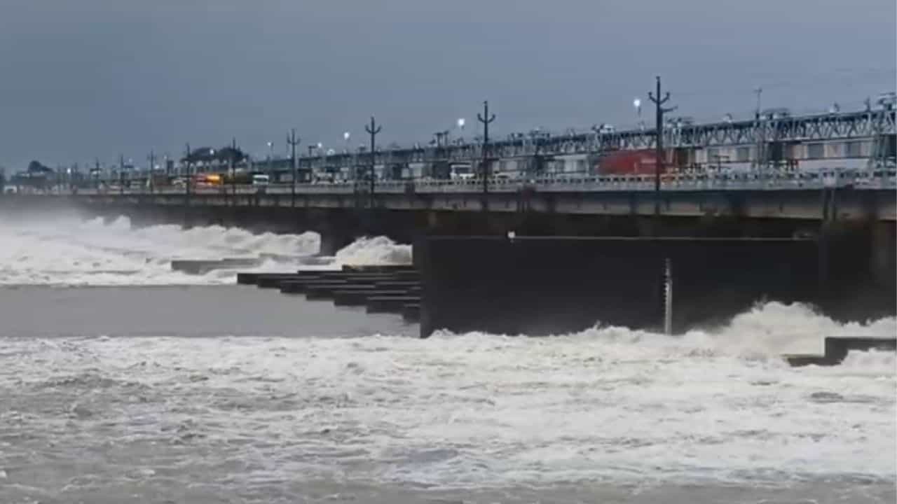 Bankura: বাড়ছে ডিভিসি-র জল ছাড়ার পরিমাণ, প্রহর গুনছে বাঁকুড়ার একাধিক গ্রাম Bankura: বাড়ছে ডিভিসি-র জল ছাড়ার পরিমাণ, প্রহর গুনছে বাঁকুড়ার একাধিক গ্রাম