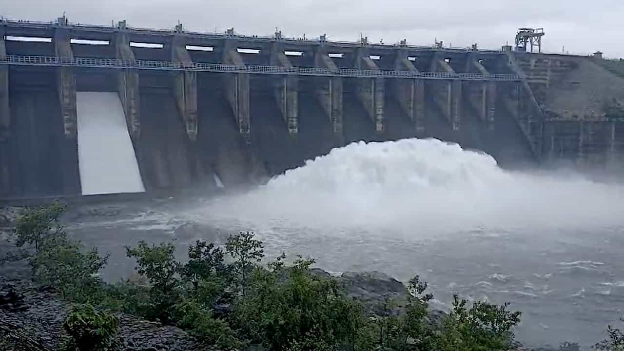 Weather News: সংঘাতের মাঝেই আরও জল ছাড়ার পরিমাণ বাড়াতে পারে DVC, বাংলার এই জেলাগুলিতে চরম সতর্কতা Weather News: সংঘাতের মাঝেই আরও জল ছাড়ার পরিমাণ বাড়াতে পারে DVC, বাংলার এই জেলাগুলিতে চরম সতর্কতা