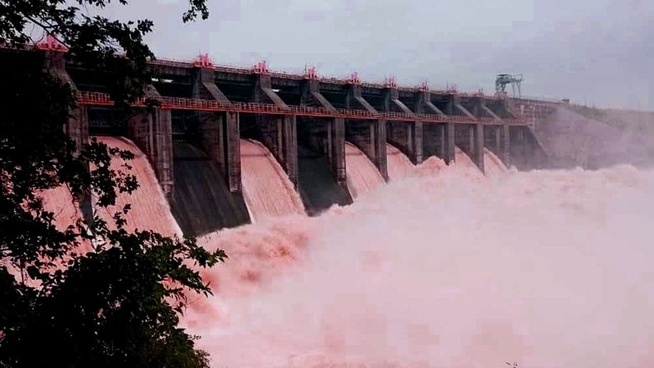 Weather Update: সরেছে নিম্নচাপ, বৃষ্টি কমলেও রেহাই নেই বাংলার, ডিভিসির জলে বাড়ছে ‘বিপদ’