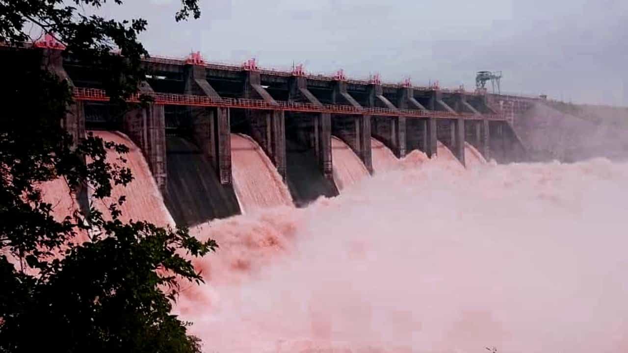 Weather Update: সরেছে নিম্নচাপ, বৃষ্টি কমলেও রেহাই নেই বাংলার, ডিভিসির জলে বাড়ছে ‘বিপদ’ Weather Update: সরেছে নিম্নচাপ, বৃষ্টি কমলেও রেহাই নেই বাংলার, ডিভিসির জলে বাড়ছে ‘বিপদ’