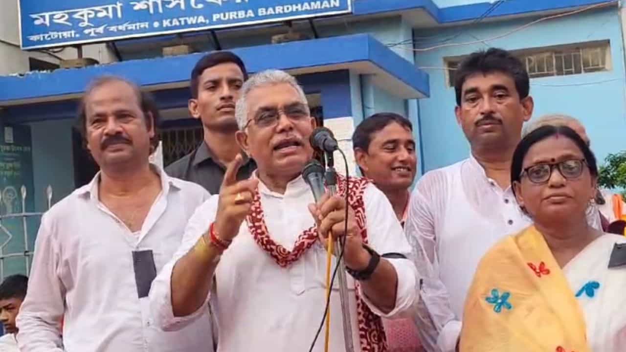 Dilip Ghosh: তিলোত্তমার পরিবারের সঙ্গে দেখা করবেন শাহ? বড় খবর দিলেন দিলীপ Dilip Ghosh: তিলোত্তমার পরিবারের সঙ্গে দেখা করবেন শাহ? বড় খবর দিলেন দিলীপ
