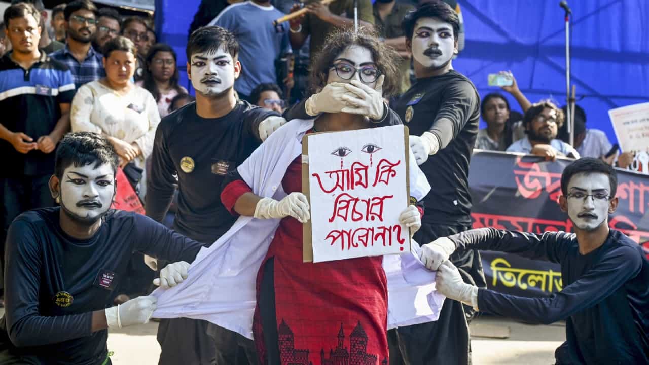 Doctors' Safety: 'আলো লাগান, টহল দিন...', ডাক্তারদের সুরক্ষায় কেন্দ্রের ১০ দফা সুপারিশ! Doctors' Safety: 'আলো লাগান, টহল দিন...', ডাক্তারদের সুরক্ষায় কেন্দ্রের ১০ দফা সুপারিশ!