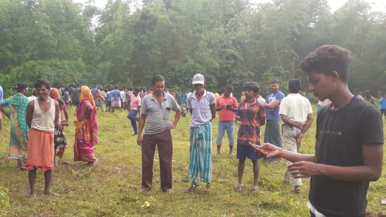 Jhargram: বুকের উপর তুলে দিল পা, কৃষককে পিষে মারল হাতি