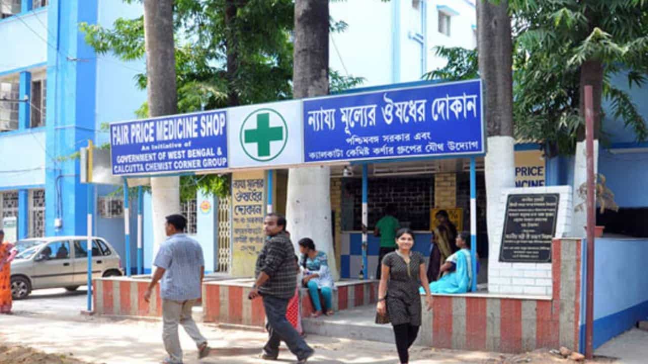 Fair price medicine shop: একাধিক হাসপাতালে বন্ধ হয়ে যাচ্ছে ন্যায্য মূল্যের ওষুধ দোকান? রোগীদের মধ্যে বাড়ছে উদ্বেগ Fair price medicine shop: একাধিক হাসপাতালে বন্ধ হয়ে যাচ্ছে ন্যায্য মূল্যের ওষুধ দোকান? রোগীদের মধ্যে বাড়ছে উদ্বেগ