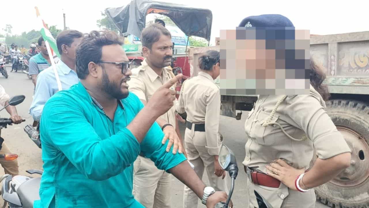 TMC: বিজেপির বনধে মহিলা পুলিশ অফিসারের শ্লীলতাহানি, তৃণমূল নেতার বিরুদ্ধে জামিন অযোগ্য ধারায় মামলা TMC: বিজেপির বনধে মহিলা পুলিশ অফিসারের শ্লীলতাহানি, তৃণমূল নেতার বিরুদ্ধে জামিন অযোগ্য ধারায় মামলা