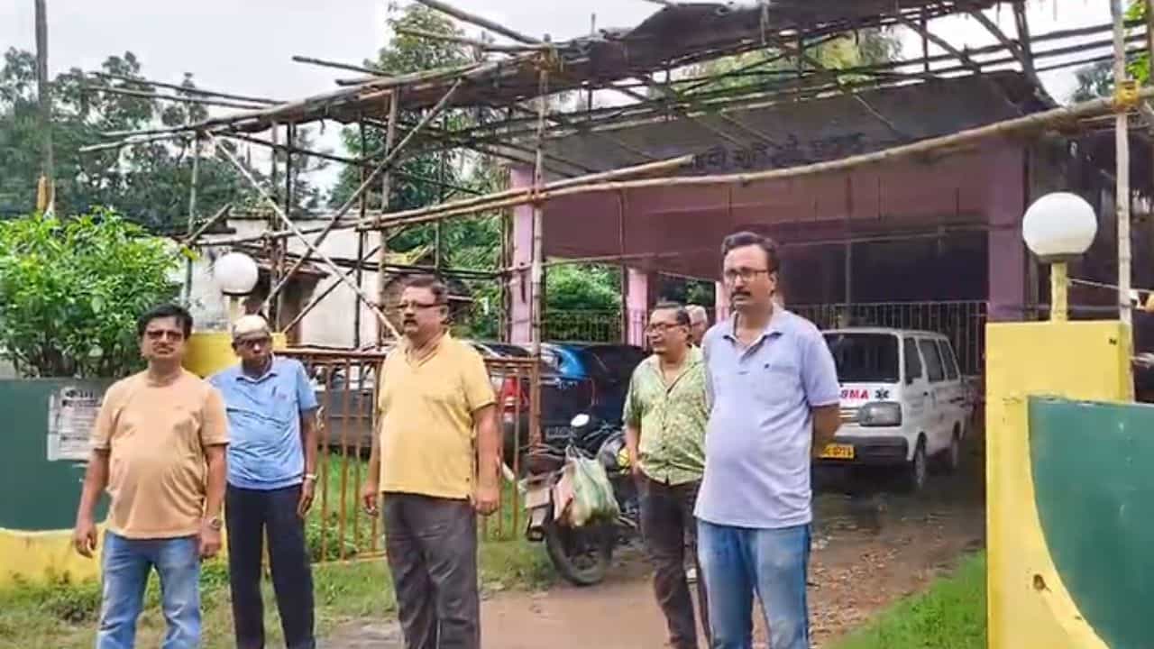 Hooghly: আরজি কর কাণ্ডের প্রতিবাদ, পুজোর অনুদান বয়কট! Hooghly: আরজি কর কাণ্ডের প্রতিবাদ, পুজোর অনুদান বয়কট!