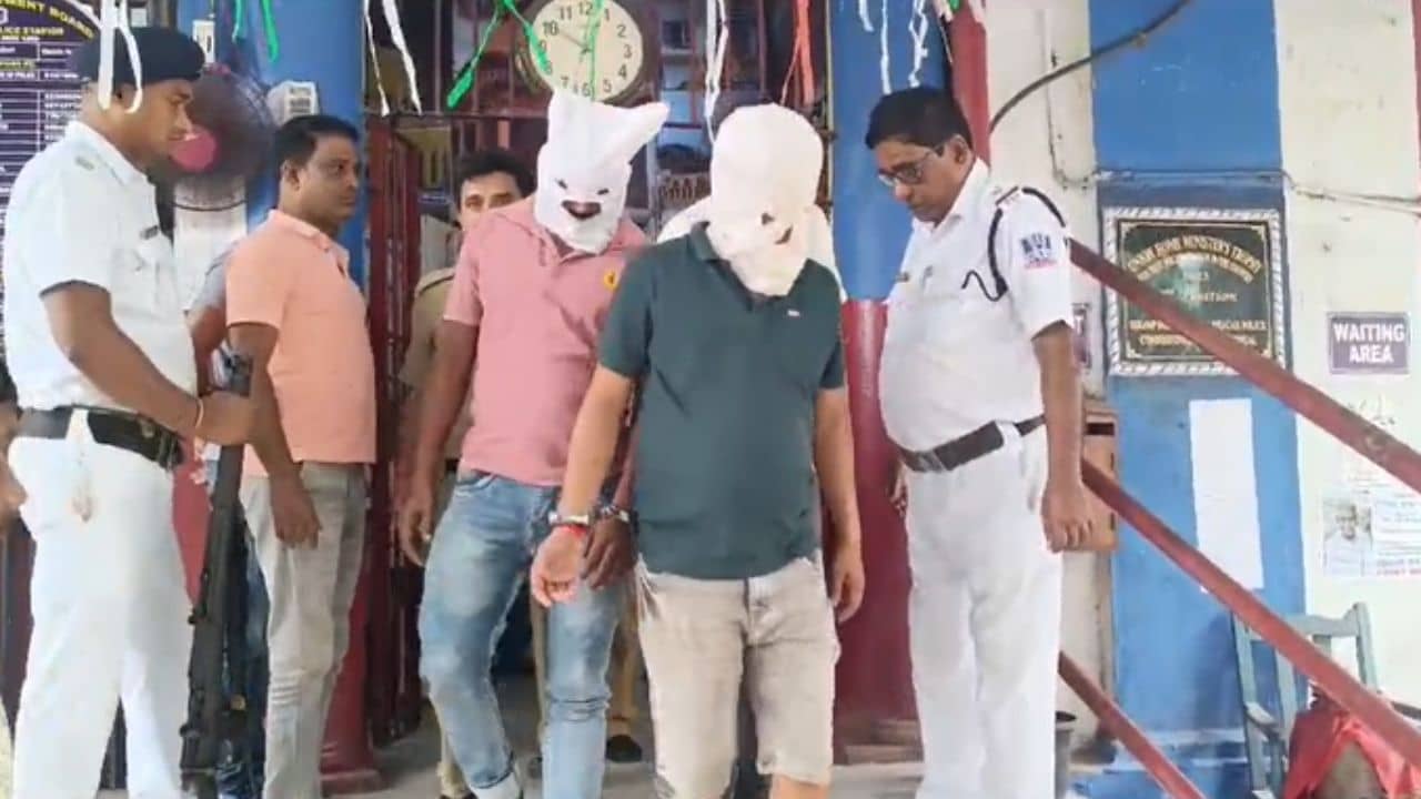 Hooghly: নবান্ন অভিযানের আগে আগ্নেয়াস্ত্র কার্তুজ-সহ গ্রেফতার এক চক্র