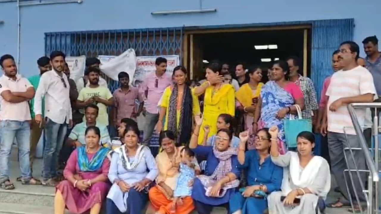 Kalna: 'উই ওয়ান্ট স্যালারি', এবারে সুর চড়ালেন হাসপাতালের অস্থায়ী কর্মীরা