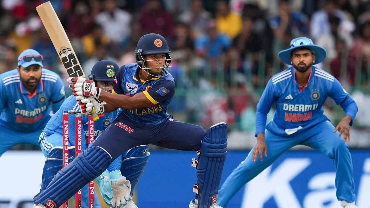 IND vs SL ODI: ভারতের টার্গেট ২৩১, তিন চিন্তা থাকল রোহিত-গম্ভীরের সামনে IND vs SL ODI: ভারতের টার্গেট ২৩১, তিন চিন্তা থাকল রোহিত-গম্ভীরের সামনে