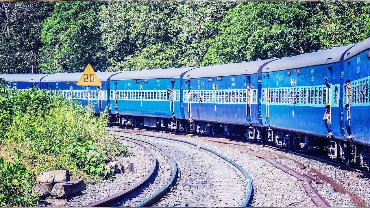 Indian Railway: সাড়ে তিন বছর লেট করেছিল ভারতের এই ট্রেন! গরুর গাড়িও তাড়াতাড়ি যায়