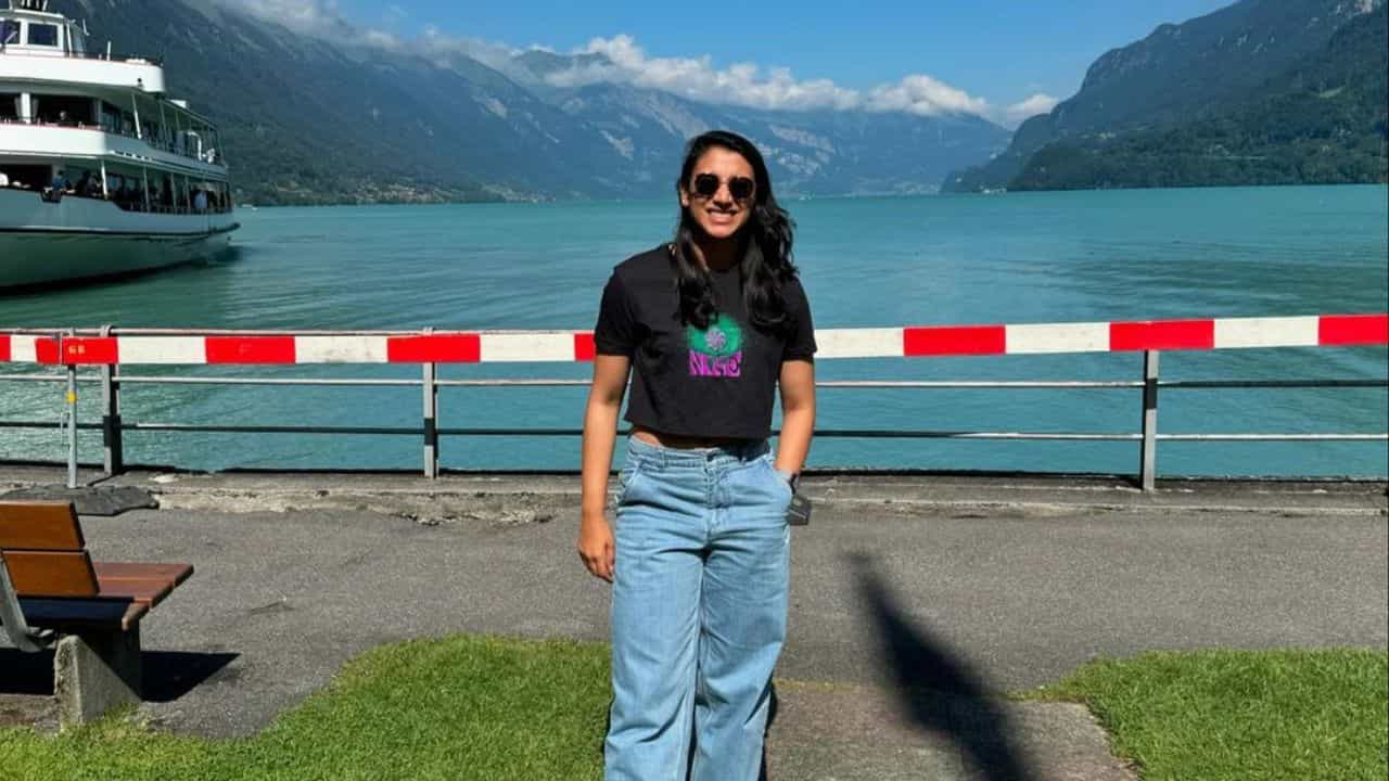 Smriti Mandhana: সুইৎজারল্যান্ডে সুইট 'স্মৃতি', বিশ্বকাপের আগে স্বপ্নের দেশে ভারতীয় ক্রিকেটের কুইন Smriti Mandhana: সুইৎজারল্যান্ডে সুইট 'স্মৃতি', বিশ্বকাপের আগে স্বপ্নের দেশে ভারতীয় ক্রিকেটের কুইন