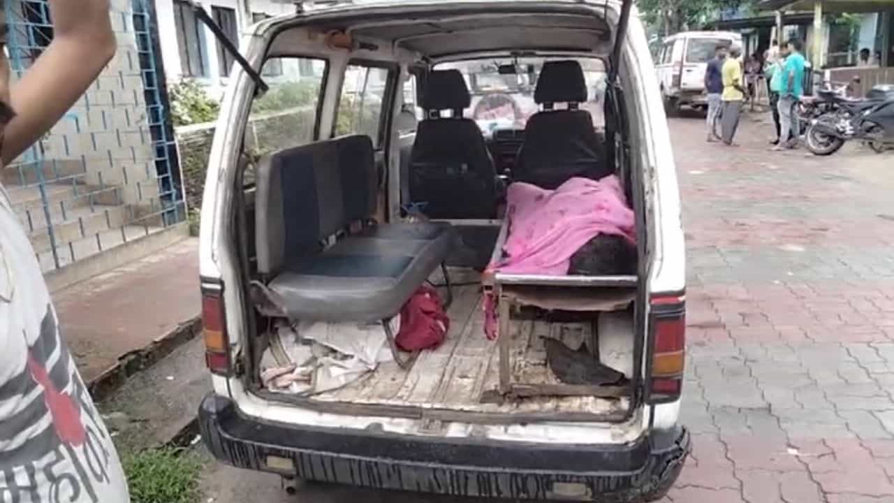 Jalpaiguri: পুকুর থেকে তরুণীর দেহ উদ্ধার Jalpaiguri: পুকুর থেকে তরুণীর দেহ উদ্ধার