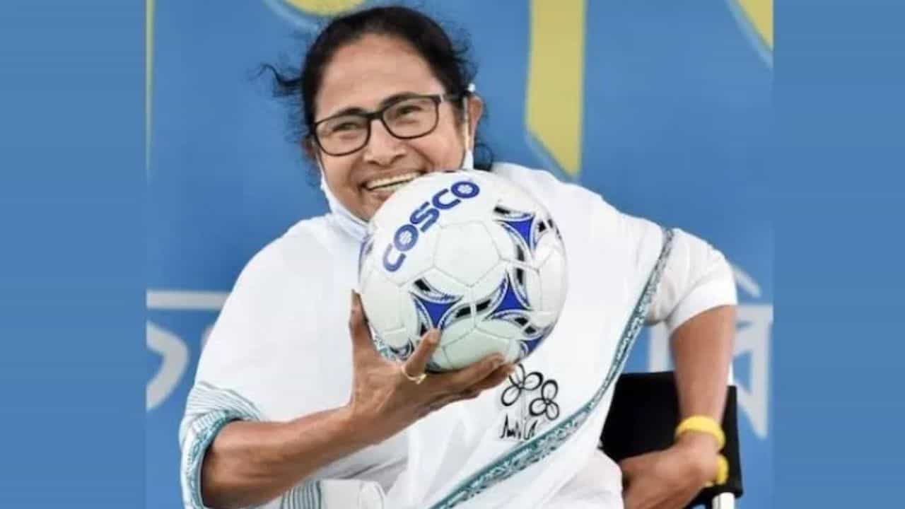 Khela Hobe diwas: এবার খেলা হবে দিবস পালনে উদারহস্ত ক্রীড়া দফতর, ১৫ হাজার টাকা করে দিচ্ছে ক্লাবগুলিকে Khela Hobe diwas: এবার খেলা হবে দিবস পালনে উদারহস্ত ক্রীড়া দফতর, ১৫ হাজার টাকা করে দিচ্ছে ক্লাবগুলিকে