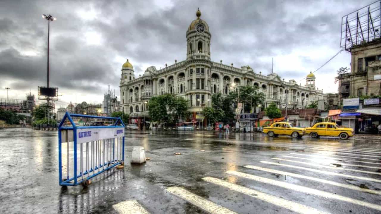 Weather Update: বঙ্গোপসাগরে ঘাঁটি গেড়েছে নিম্নচাপ, রোদ ঝলমলে আকাশের ফাঁকেই ঘনাচ্ছে দুর্যোগের মেঘ Weather Update: বঙ্গোপসাগরে ঘাঁটি গেড়েছে নিম্নচাপ, রোদ ঝলমলে আকাশের ফাঁকেই ঘনাচ্ছে দুর্যোগের মেঘ