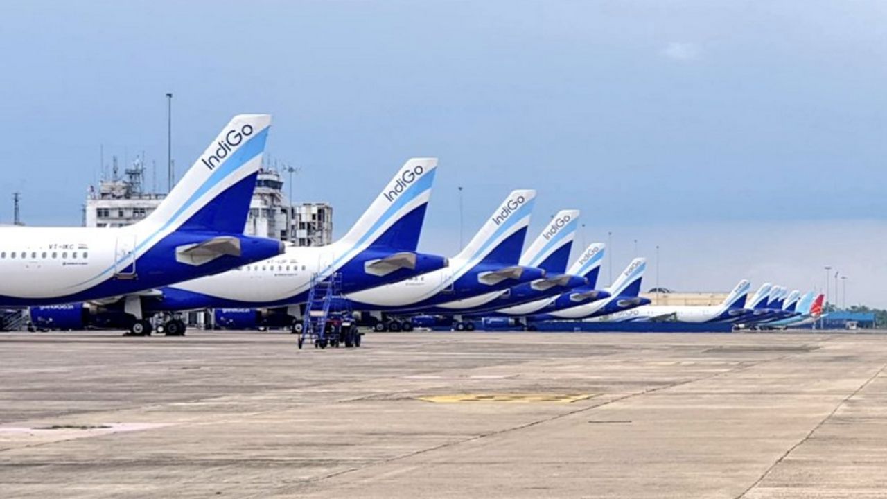 Kolkata Airport: সিট বেল্ট লাগিয়ে বসে তখন ৭৫ যাত্রী, হঠাৎ এল খবর, তারপরই...কলকাতা বিমানবন্দরে হুলুস্থুল Kolkata Airport: সিট বেল্ট লাগিয়ে বসে তখন ৭৫ যাত্রী, হঠাৎ এল খবর, তারপরই...কলকাতা বিমানবন্দরে হুলুস্থুল