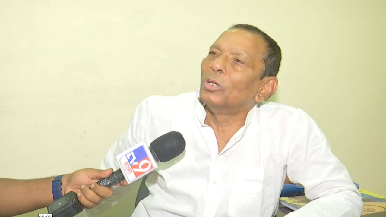 উত্তেজনার বশে বলে ফেলেছি, ক্ষমা চাইব, তবে ওই অফিসারের কাছে নয়: অখিল গিরি