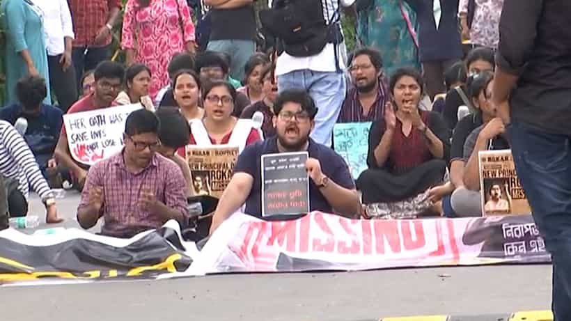 RG Kar Protest: এতকিছুর পরও বলল দেখছি... দেখব, স্বাস্থ্য ভবনও খুব অসহায়, ১ ঘণ্টার সময় বেঁধে দিয়েও হতাশ চিকিৎসকরা