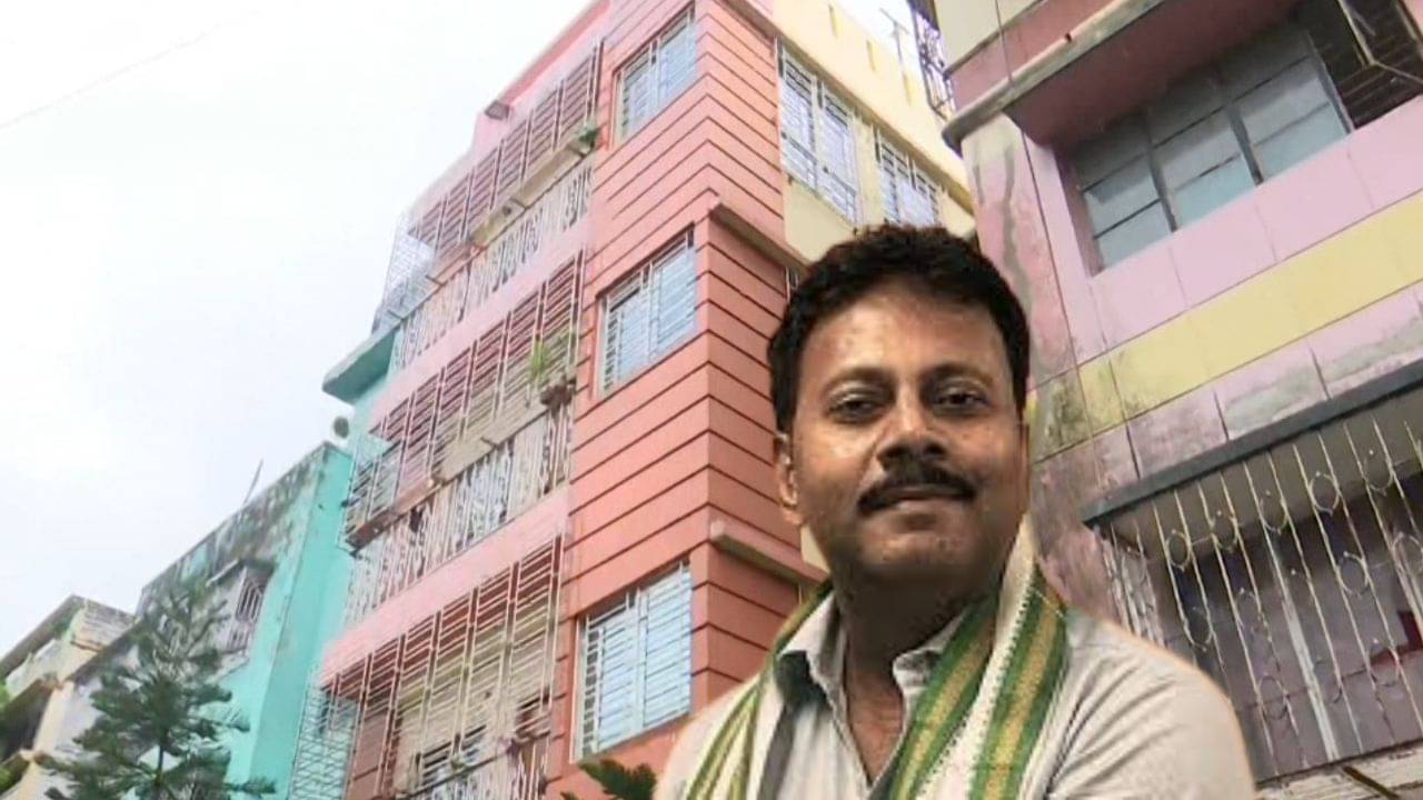 RG Kar: সন্দীপ ঘোষের চারতলা বাড়ির সামনে পাহারা দিচ্ছে পুলিশ, কী বলছে পাড়ার লোকজন