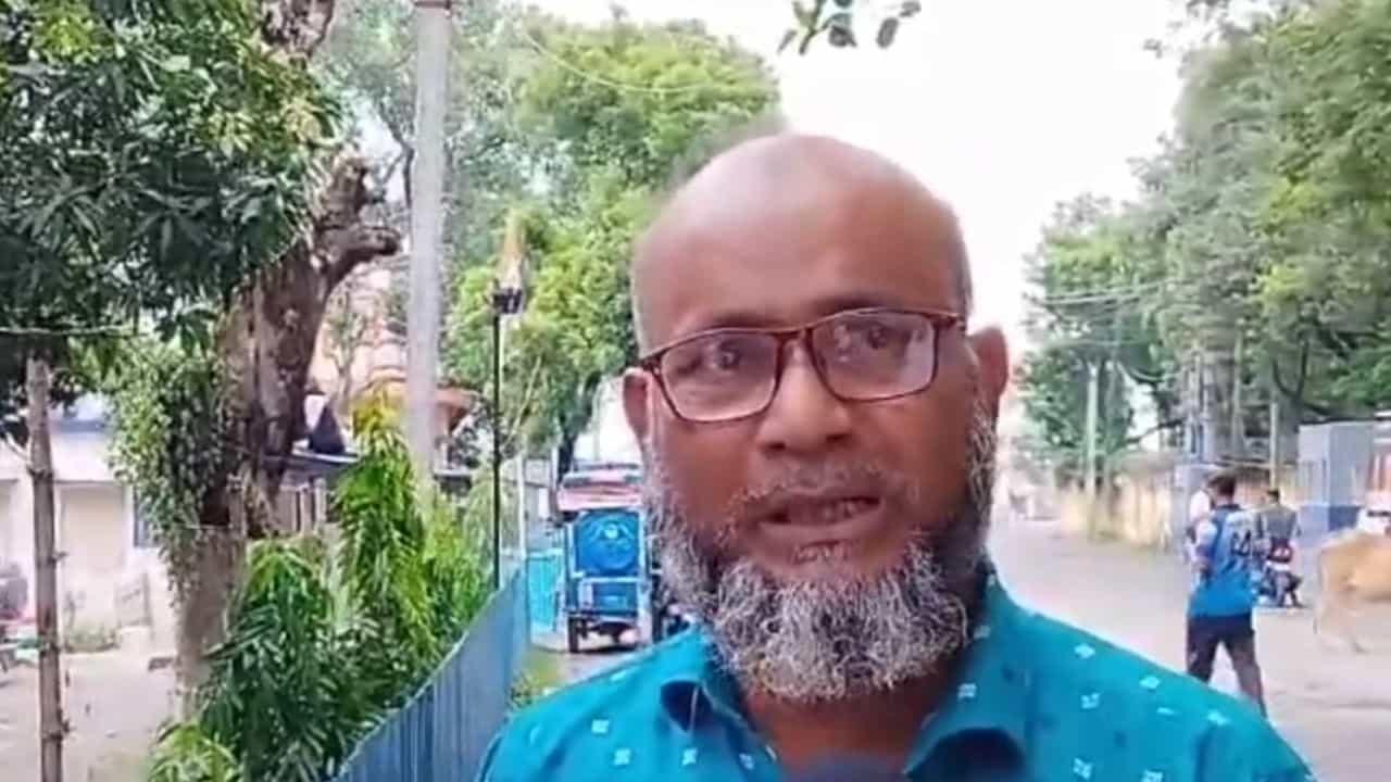 Bangladesh News: 'বাংলাদেশে স্লোগান উঠছে, পাকিস্তান স্বাধীন হল', ভারতে এসেও আতঙ্কে কাঁপছেন জালালউদ্দিন, পুকুরের মাছ পর্যন্ত ছাড়া হচ্ছে না! Bangladesh News: 'বাংলাদেশে স্লোগান উঠছে, পাকিস্তান স্বাধীন হল', ভারতে এসেও আতঙ্কে কাঁপছেন জালালউদ্দিন, পুকুরের মাছ পর্যন্ত ছাড়া হচ্ছে না!