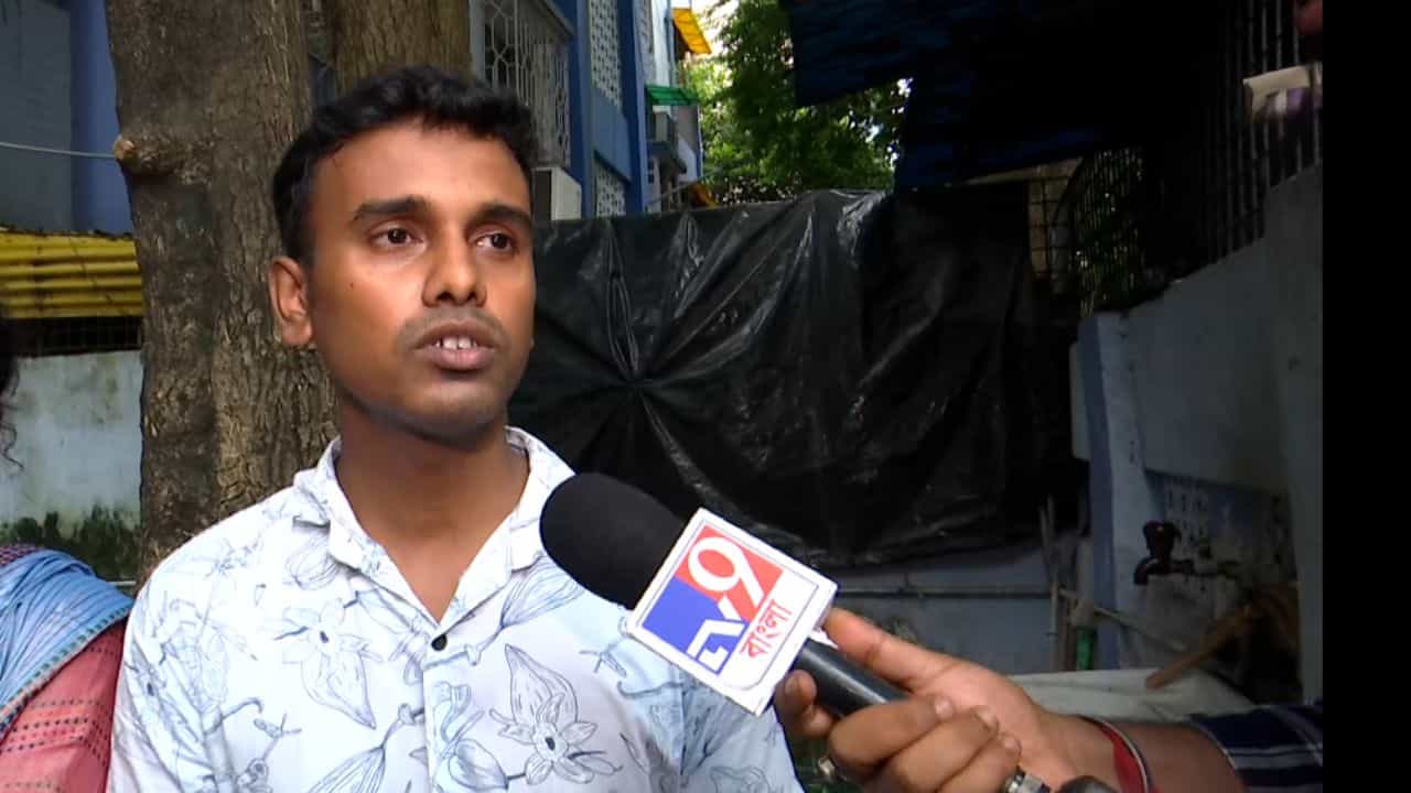 'বোঝাই যেত না অত বড় একজন মানুষ', শেষ চার বছর একেবারে কাছ থেকে বুদ্ধবাবুকে দেখেছেন হরেণ 'বোঝাই যেত না অত বড় একজন মানুষ', শেষ চার বছর একেবারে কাছ থেকে বুদ্ধবাবুকে দেখেছেন হরেণ