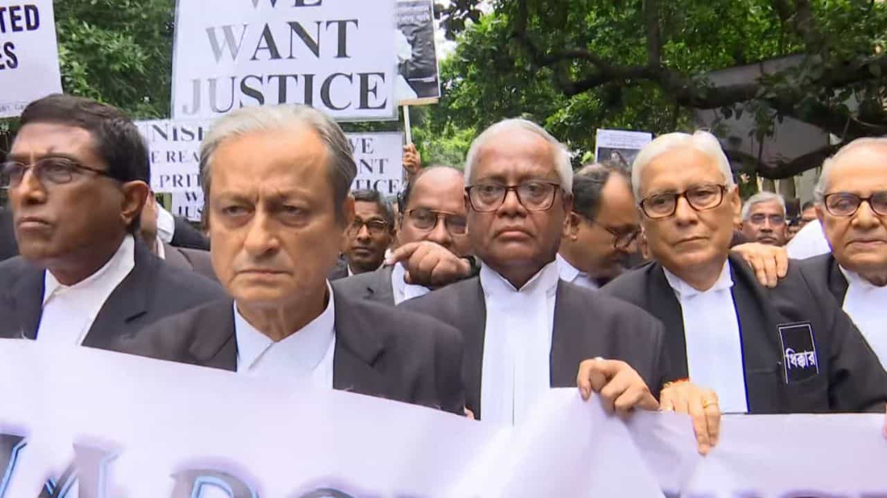 RG Kar: ‘নন্দীগ্রামের থেকেও খারাপ অবস্থা’, বললেন বুদ্ধদেব সরকারের আইনজীবী RG Kar: ‘নন্দীগ্রামের থেকেও খারাপ অবস্থা’, বললেন বুদ্ধদেব সরকারের আইনজীবী